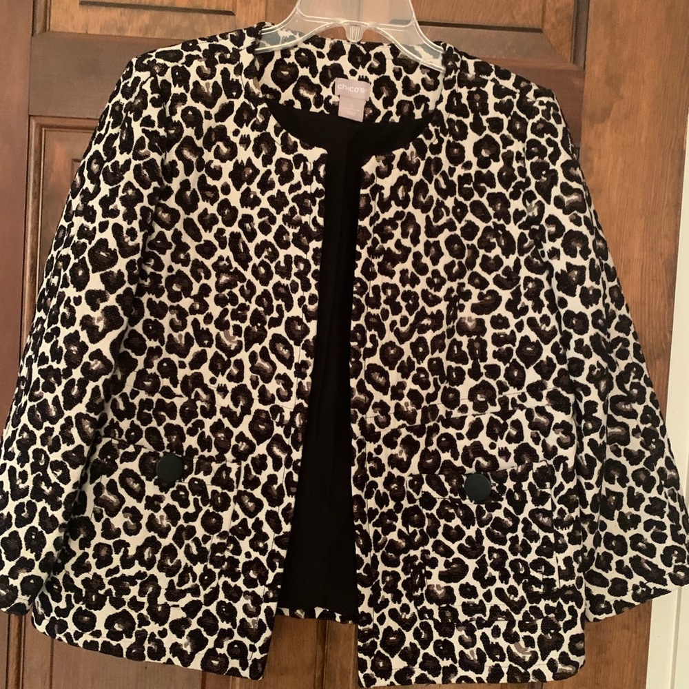 Short jacket leopard print